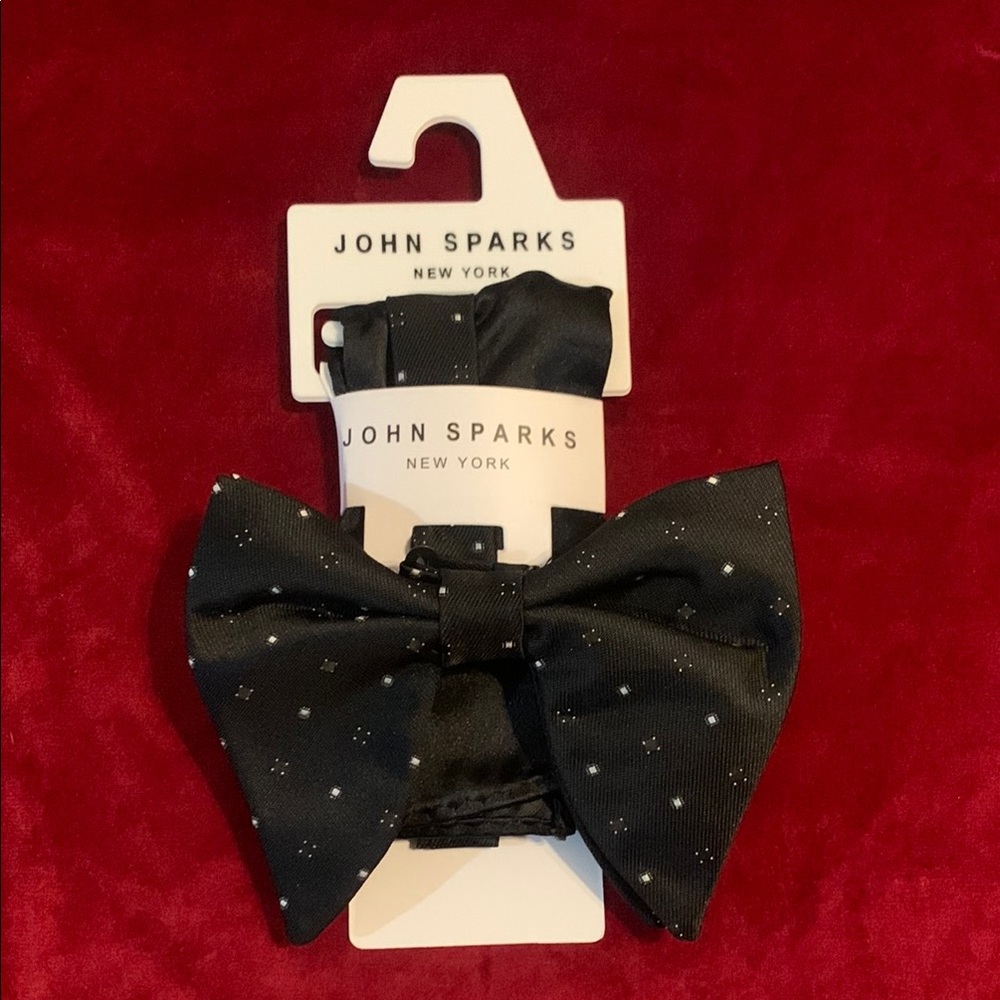 John Sparks Black Printed Pre-Tied Bow Tie with Solid Black Pocket Square NWT